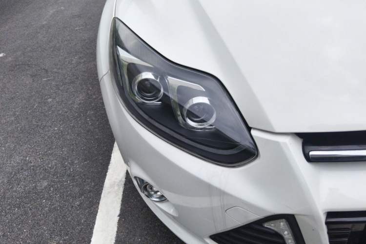 Used Ford Focus 2012 Hatchback 2.0L Automatic Luxury Sport Model Right Front Headlight