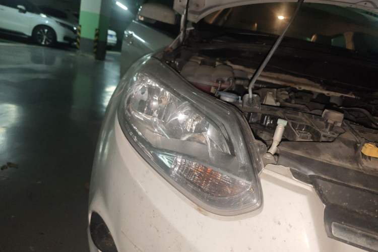 Used Ford Focus 2012 Sedan 1.6L Automatic Comfort Model Right Front Headlight