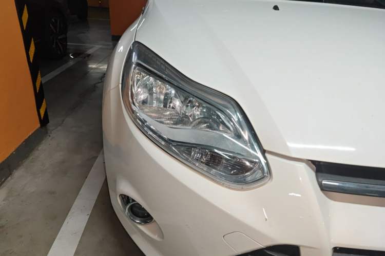 Used Ford Focus 2012 Sedan 1.6L Manual Fashion Edition Right Front Headlight