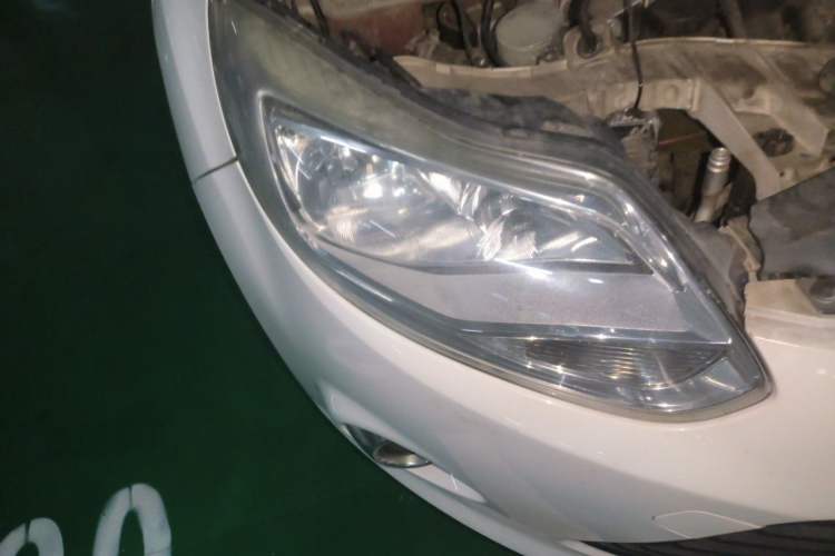 Used Ford Focus 2012 Hatchback 1.6L Automatic Fashion Edition Right Front Headlight