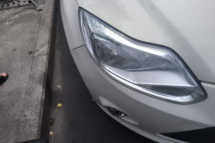 Used Ford Focus 2012 Sedan 1.6L Automatic Fashion Edition Right Front Headlight