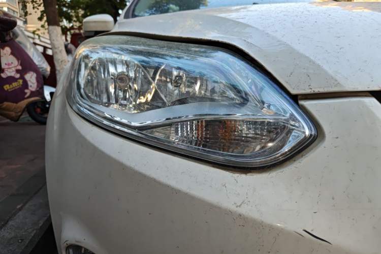 Used Ford Focus 2012 Hatchback 1.6L Automatic Fashion Edition Right Front Headlight
