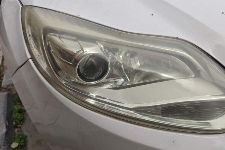 Used Ford Focus 2012 Sedan 1.6L Automatic Fashion Edition Right Front Headlight