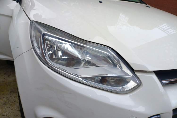 Used Ford Focus 2012 Sedan 1.6L Automatic Fashion Edition Right Front Headlight