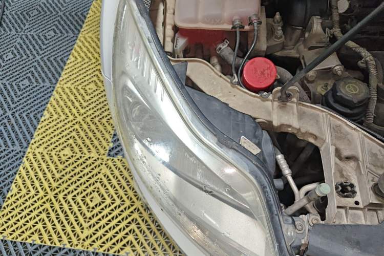 Used Ford Focus 2012 Sedan 1.6L Automatic Fashion Edition Right Front Headlight