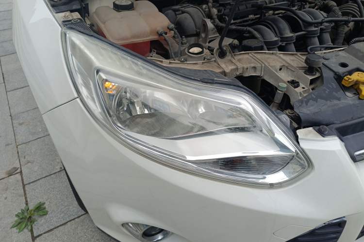 Used Ford Focus 2012 Sedan 1.6L Automatic Fashion Edition Right Front Headlight