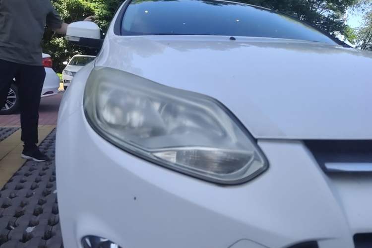 Used Ford Focus 2012 Sedan 1.6L Automatic Fashion Edition Right Front Headlight