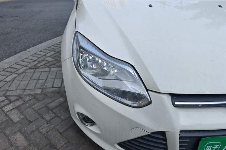 Used Ford Focus 2012 Hatchback 1.6L Automatic Fashion Edition Right Front Headlight