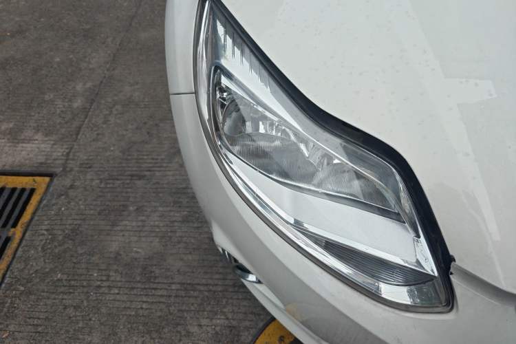Used Ford Focus 2012 Sedan 1.6L Automatic Fashion Edition Right Front Headlight