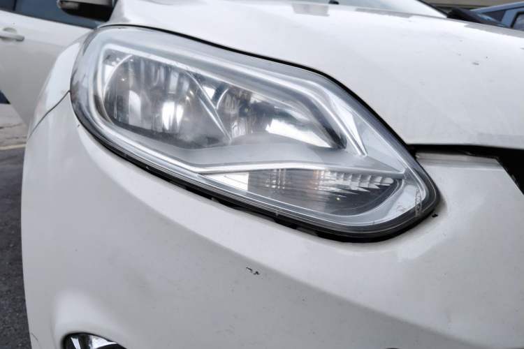 Used Ford Focus 2012 Sedan 1.6L Automatic Fashion Edition Right Front Headlight