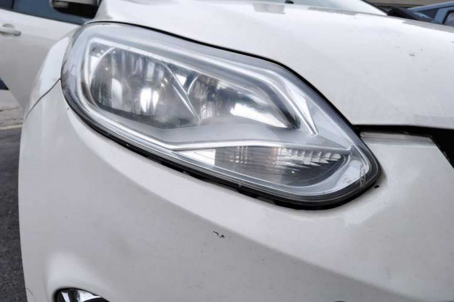 Used Ford Focus 2012 Sedan 1.6L Automatic Fashion Edition Right Front Headlight