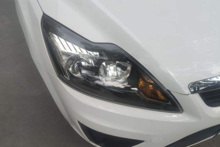 Used Ford Focus 2012 Hatchback Classic 1.8L Automatic Base Model Right Front Headlight