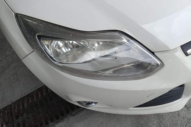 Used Ford Focus 2012 Sedan 1.6L Automatic Fashion Edition Right Front Headlight