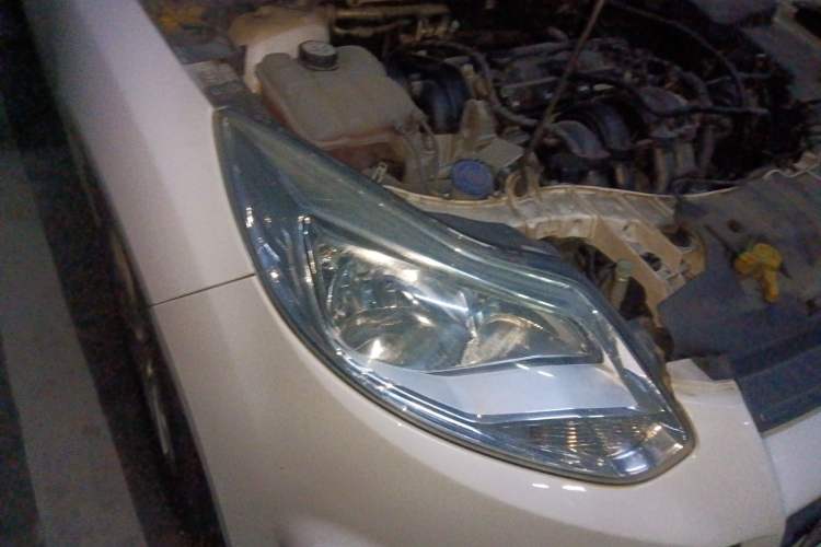Used Ford Focus 2012 Sedan 1.6L Automatic Comfort Model Right Front Headlight