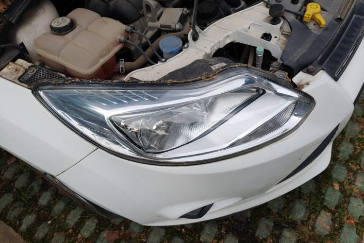 Used Ford Focus 2012 Sedan 1.6L Automatic Comfort Model Right Front Headlight
