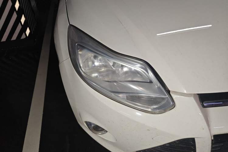 Used Ford Focus 2012 Hatchback 1.6L Automatic Fashion Edition Right Front Headlight
