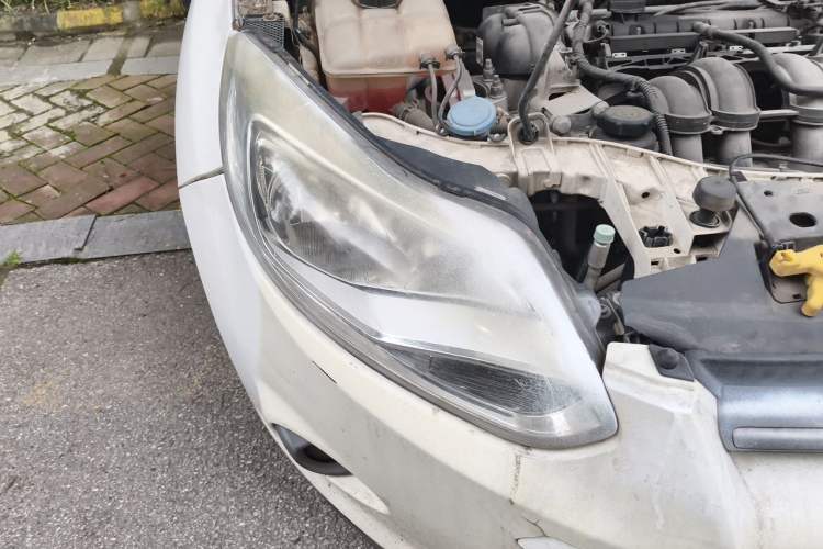 Used Ford Focus 2012 Sedan 1.6L Automatic Comfort Model Right Front Headlight