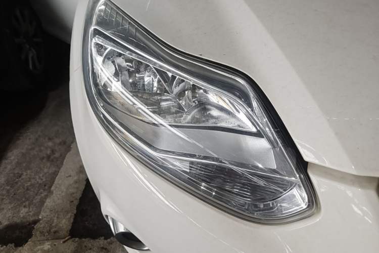 Used Ford Focus 2012 Hatchback 1.6L Automatic Comfort Model Right Front Headlight