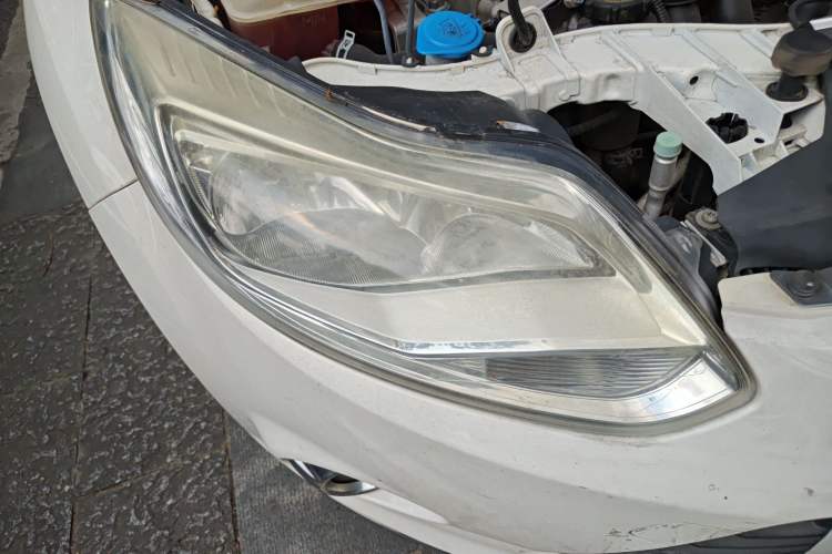 Used Ford Focus 2012 Sedan 1.6L Automatic Fashion Edition Right Front Headlight