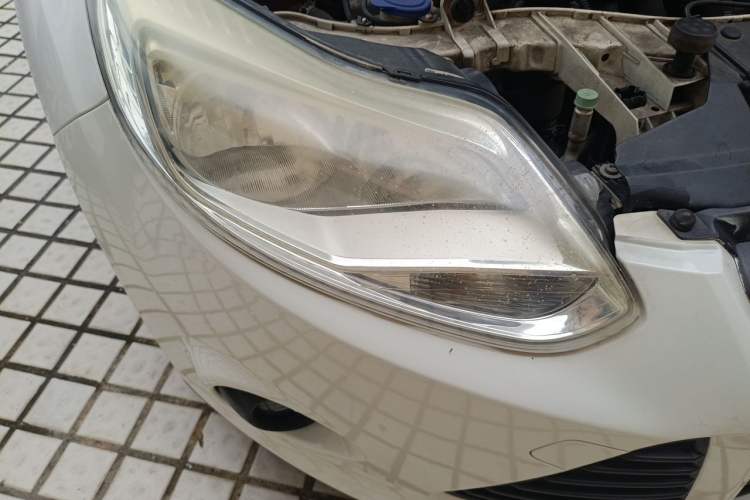 Used Ford Focus 2012 Hatchback 1.6L Automatic Comfort Model Right Front Headlight