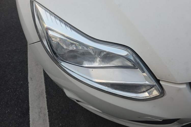 Used Ford Focus 2012 Hatchback 1.6L Automatic Fashion Edition Right Front Headlight