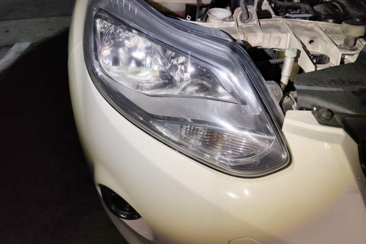 Used Ford Focus 2012 Sedan 1.6L Automatic Fashion Edition Right Front Headlight
