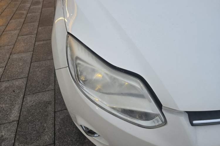 Used Ford Focus 2012 Hatchback 1.6L Automatic Fashion Edition Right Front Headlight