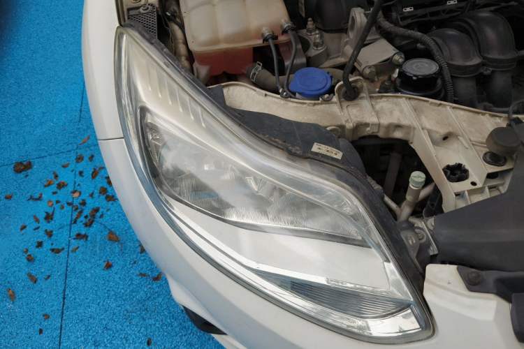 Used Ford Focus 2012 Sedan 1.6L Automatic Comfort Model Right Front Headlight