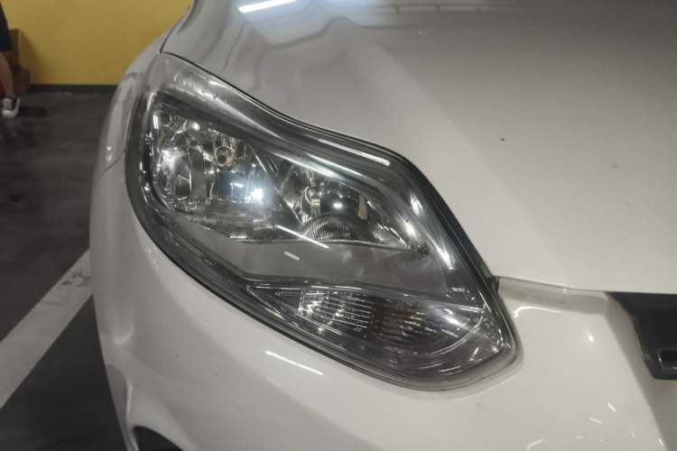 Used Ford Focus 2012 Sedan 1.6L Automatic Comfort Model Right Front Headlight