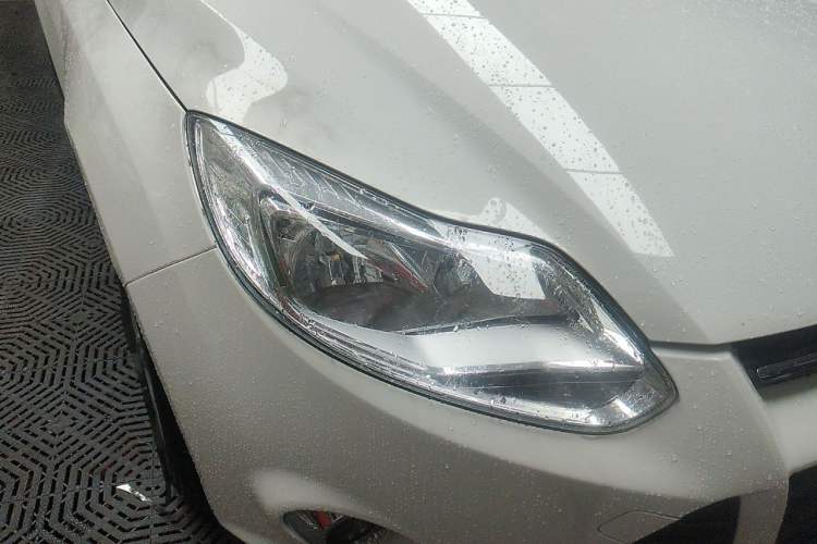 Used Ford Focus 2012 Sedan 1.6L Automatic Fashion Edition Right Front Headlight