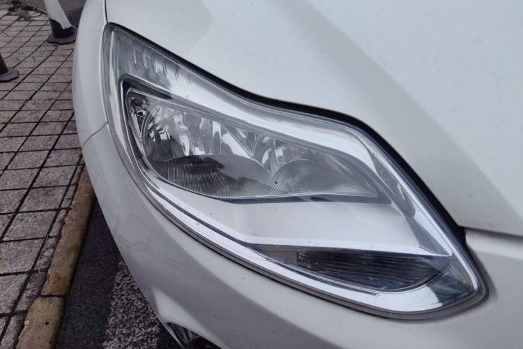 Used Ford Focus 2012 Hatchback 1.6L Automatic Fashion Edition Right Front Headlight
