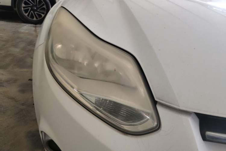 Used Ford Focus 2012 Sedan 1.6L Automatic Fashion Edition Right Front Headlight