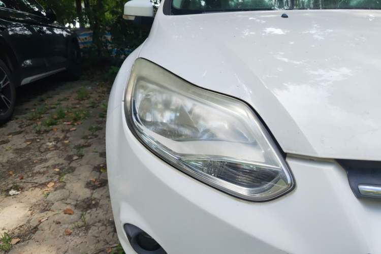 Used Ford Focus 2012 Sedan 1.6L Manual Comfort Model Right Front Headlight