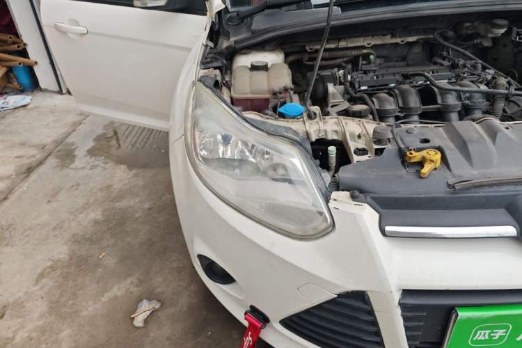 Used Ford Focus 2012 Hatchback 1.6L Automatic Comfort Model Right Front Headlight
