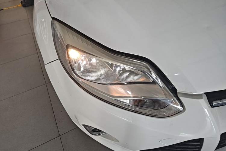 Used Ford Focus 2012 Sedan 1.6L Automatic Prestige Model Right Front Headlight