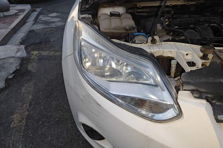 Used Ford Focus 2012 Hatchback 1.6L Automatic Comfort Model Right Front Headlight