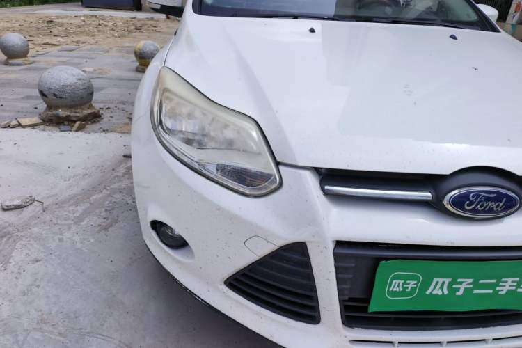 Used Ford Focus 2012 Sedan 1.6L Manual Comfort Model Right Front Headlight
