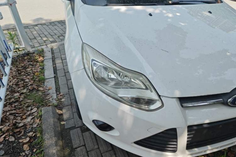 Used Ford Focus 2012 Sedan 1.6L Automatic Comfort Model Right Front Headlight