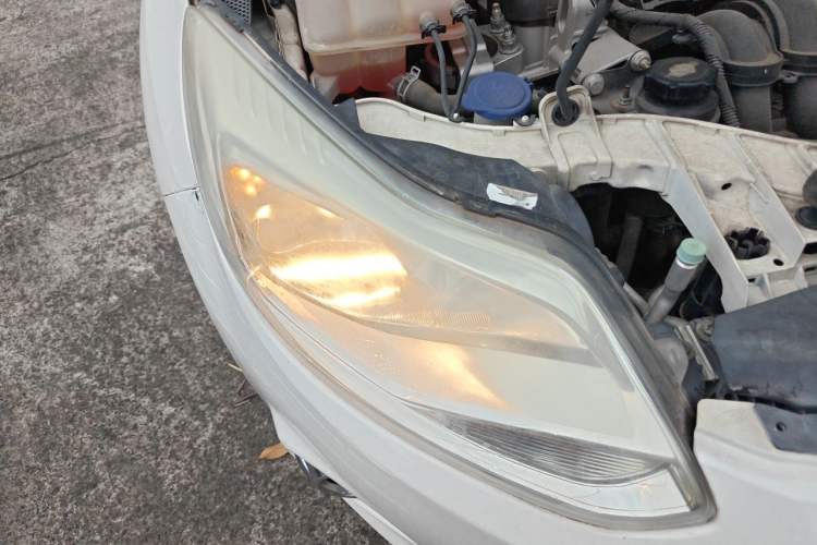 Used Ford Focus 2012 Sedan 1.6L Automatic Fashion Edition Right Front Headlight