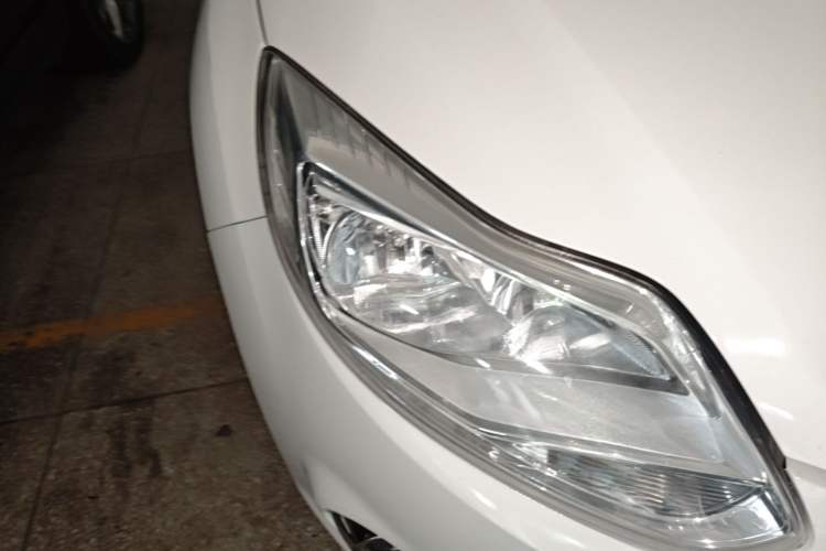 Used Ford Focus 2012 Hatchback 1.6L Automatic Fashion Edition Right Front Headlight