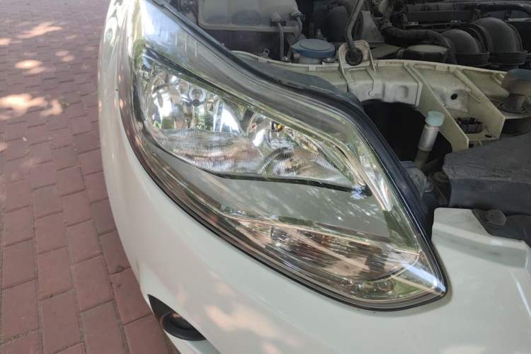 Used Ford Focus 2012 Hatchback 1.6L Automatic Comfort Model Right Front Headlight