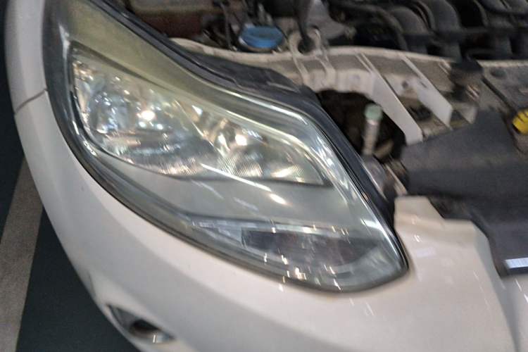 Used Ford Focus 2012 Hatchback 1.6L Automatic Fashion Edition Right Front Headlight