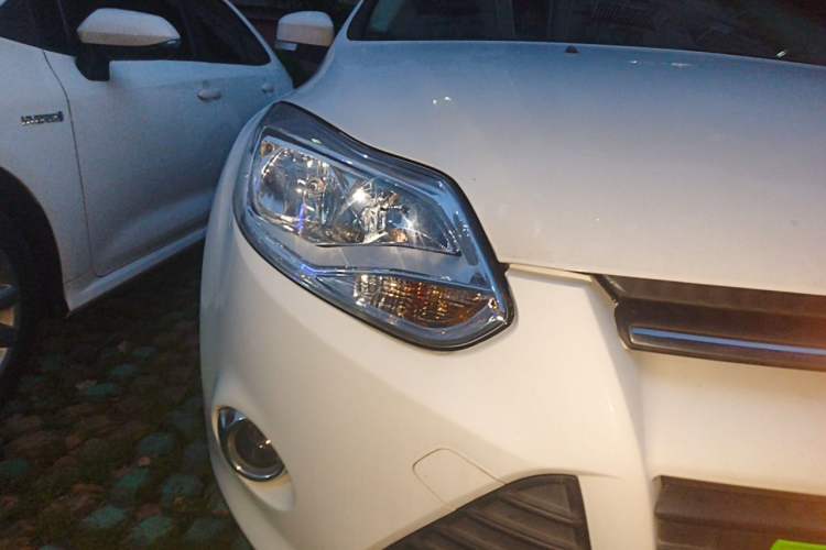 Used Ford Focus 2012 Sedan 1.6L Manual Fashion Edition Right Front Headlight