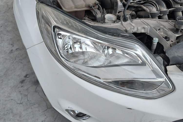 Used Ford Focus 2012 Sedan 1.6L Automatic Fashion Edition Right Front Headlight