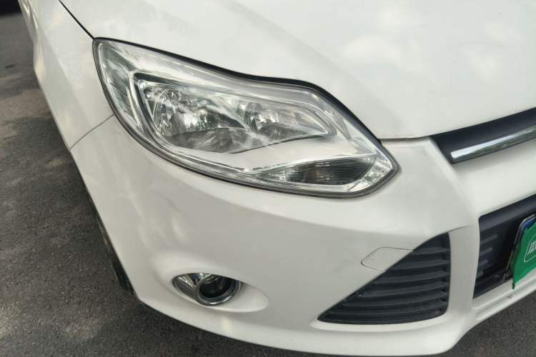Used Ford Focus 2012 Hatchback 1.6L Manual Fashion Edition Right Front Headlight