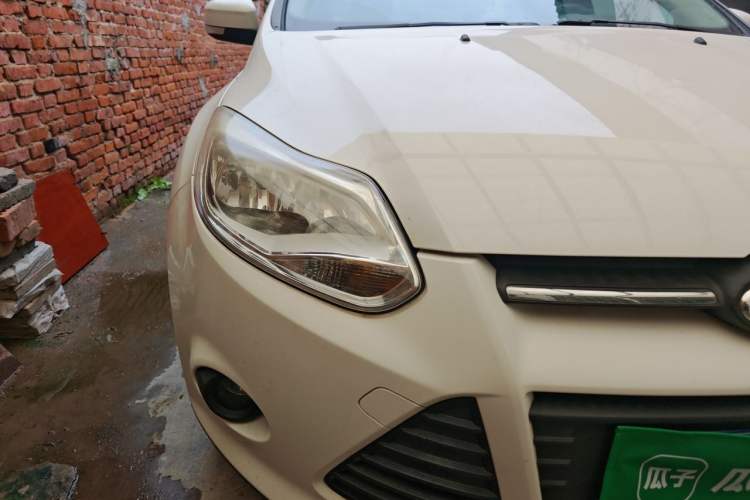 Used Ford Focus 2012 Sedan 1.6L Manual Comfort Model Right Front Headlight