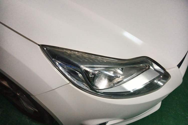 Used Ford Focus 2012 Sedan 1.6L Automatic Fashion Edition Right Front Headlight