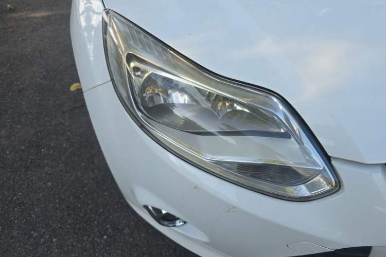 Used Ford Focus 2012 Hatchback 1.6L Automatic Fashion Edition Right Front Headlight