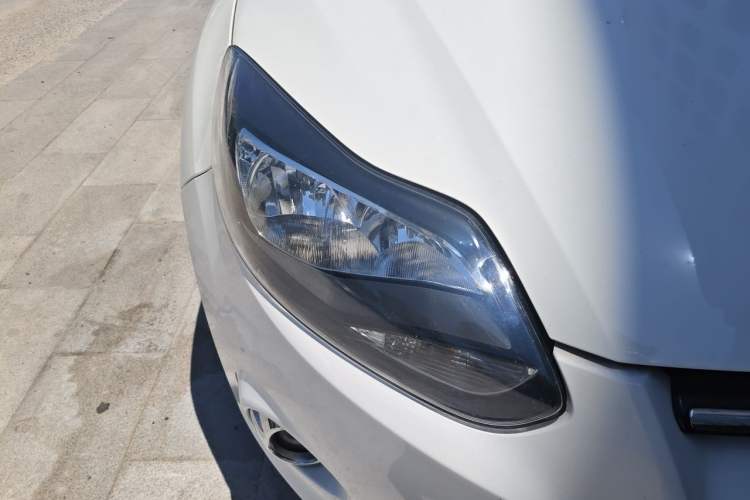 Used Ford Focus 2012 Hatchback 2.0L Automatic Luxury Sport Model Right Front Headlight