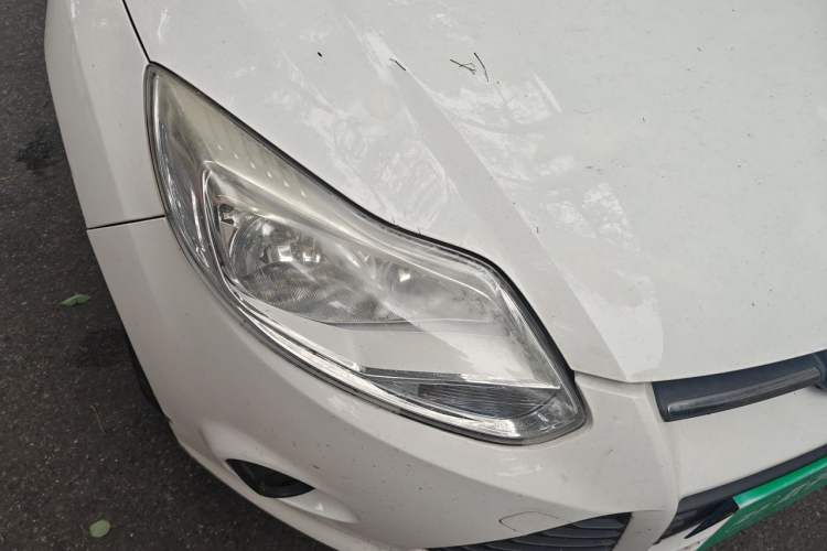 Used Ford Focus 2012 Sedan 1.6L Manual Comfort Model Right Front Headlight
